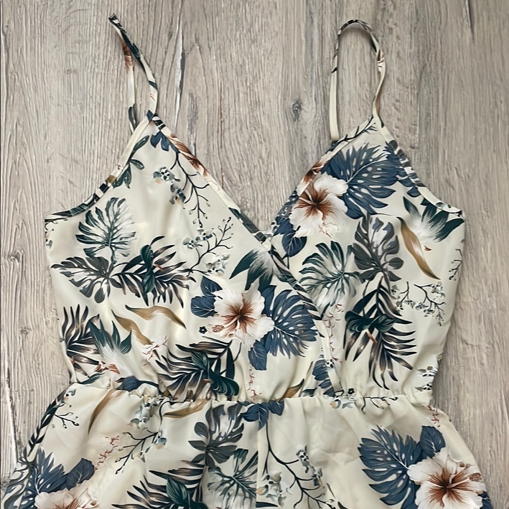Tropical Floral Print Romper - Picture 3 of 8